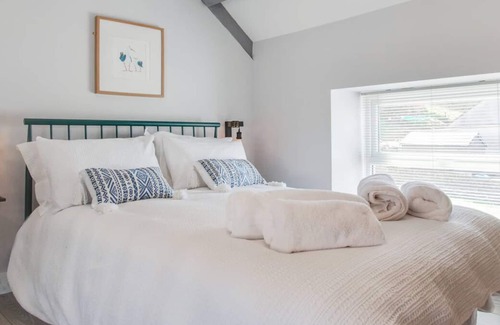 Ferryside House | Bwthyn Bach in the beautiful Ferryside
