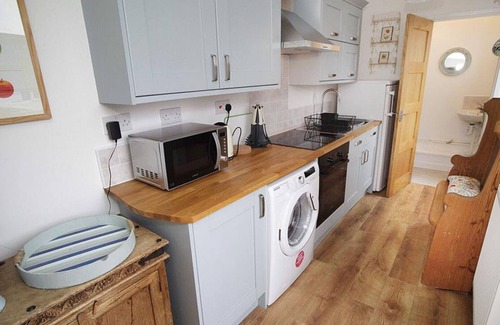 Mumbles House | Bwthyn Bach - One Bedroom House, Sleeps 2