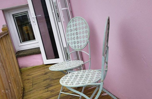 Mumbles House | Bwthyn Bach - One Bedroom House, Sleeps 2