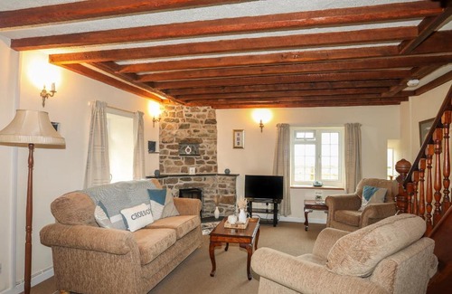 Garndolbenmaen House | Bwthyn Derwin Fawr
