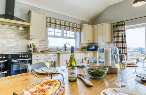 Malltraeth Cottage | Bwthyn Gwenllyr - sleeps 6 guests in 3 bedrooms