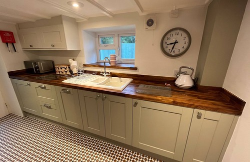 Goodwick House | BWTHYN GYNON, pet friendly, character holiday cottage in Goodwick