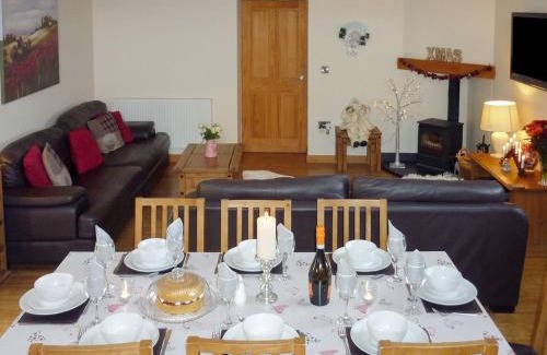 Llandwrog House | Bwthyn Meulan