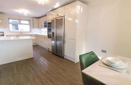 Talybont Cottage | BWTHYN Y MOR, pet friendly, country holiday cottage in Tal-Y-Bont