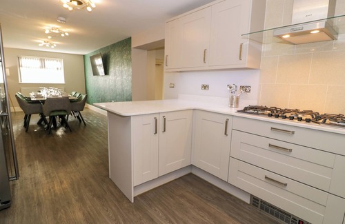 Talybont Cottage | BWTHYN Y MOR, pet friendly, country holiday cottage in Tal-Y-Bont