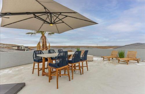 Hurricane House | By Sand Hollow Rooftop Patio & Private Hot Tub
