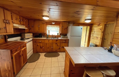 Hillsville Cabin | "By Still Waters" Serene cabin by pond in Hillsville
