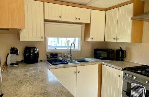 Forest of Dean Resort | By The River Severn - Caravan 6 - Severnside Boat and Caravan Park