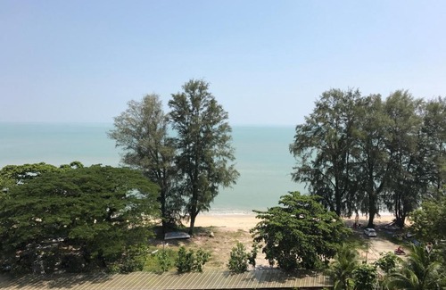 Batu Ferringhi Apartment | By The Sea@Direct Seaview level6