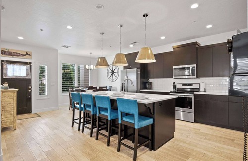 Washington Fields Condo | By the Sea Ocean Vibes in the Mountains!