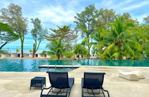 Batu Ferringhi Apartment | By The Sea, Penang