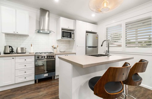 Orange East House | Byng Cottage - Close to town - Neat & Tidy