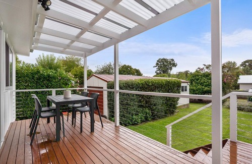 Orange East House | Byng Cottage - Close to town - Neat & Tidy