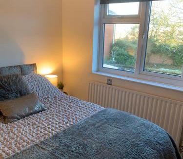Hucknall House | BYRON SQUARE COTTAGE