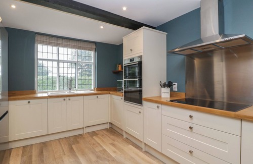 Malvern House | BYWAYS, pet friendly, luxury holiday cottage, with hot tub in Malvern