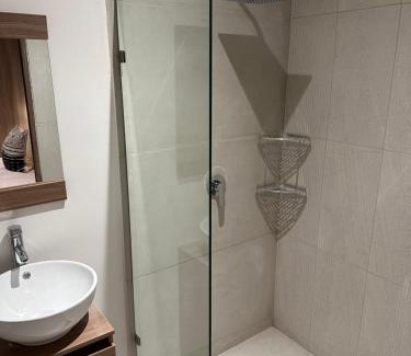 Balcones de Loma Linda Apartment | Cómoda y moderna habitación