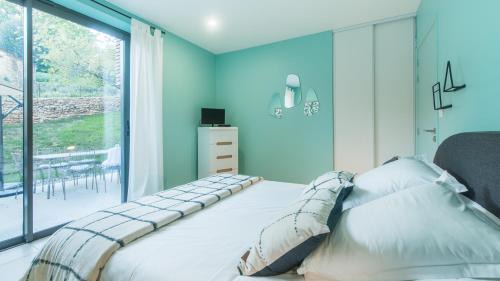 Sarlat-la-Caneda Historic Center Apartment | Côté Jardin avec Jacuzzi Privatif et parking privé