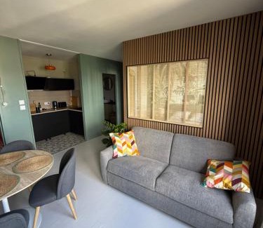 Quartier Vieux Marche-Cathedrale Apartment | Côté Seine