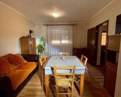 Manastireni House | Căsuța cu livadă