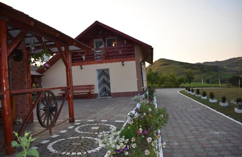 Atel House | Căsuța de pe deal din Transilvania