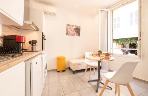 Le Suquet Apartment | cœur historique de cannes entre palais et mer