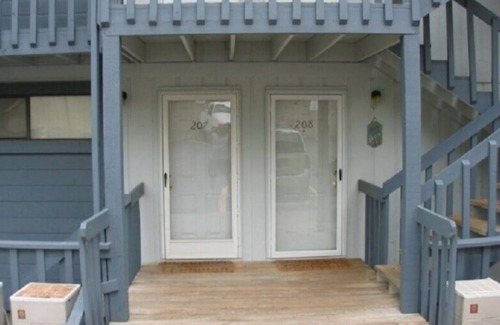 Osage Beach Condo | C 208 Cozy lakefront walk-in level condo!