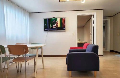 Yeonnam-dong Apartment | C-3 White Linen House