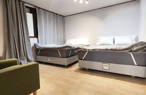 Yeonnam-dong Apartment | C-3 White Linen House