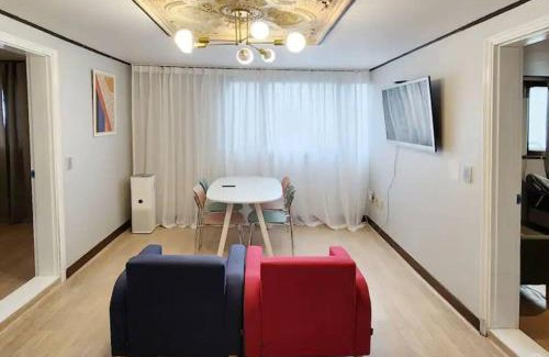 Yeonnam-dong Apartment | C-3 White Linen House