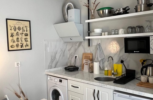Beyoglu Apartment | C-Charming 1-bedroom apartment with WiFi and AC in vibrant Istanbul