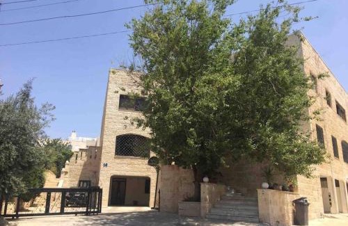 Suwailih Apartment | ‘C’ DAZZLING MODERN 2 BDRM APT IN KHALDA Free WIFI