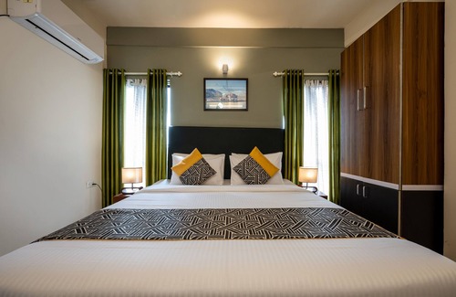 Kaloor Hotel | C J Grande Business Hotel