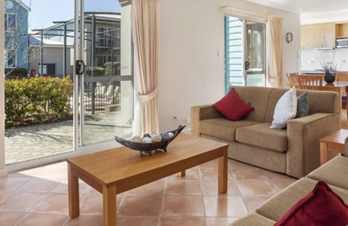 Halls Head Hotel | C Mandurah Resort