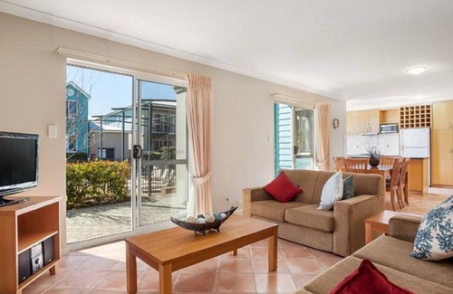 Halls Head Hotel | C Mandurah Resort