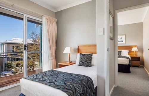 Halls Head Hotel | C Mandurah Resort