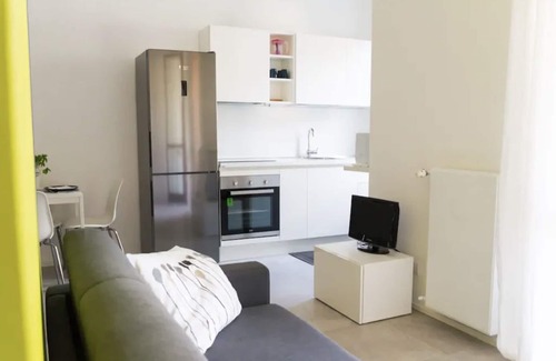 Como Apartment | C's. So nice, colored, in downtown :-)