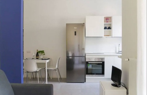 Como Apartment | C's. So nice, colored, in downtown :-)