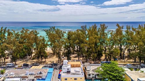 Flic-en-Flac Apartment | C-side Studios - newly fully renovated beachfront residence with rooftop jacuzzi