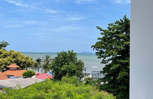 Saen Suk Apartment | C sky Seaview @The Blu X