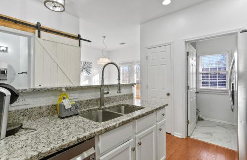 Pittsburgh Apartment | C & T Downtown Atlanta Georgia