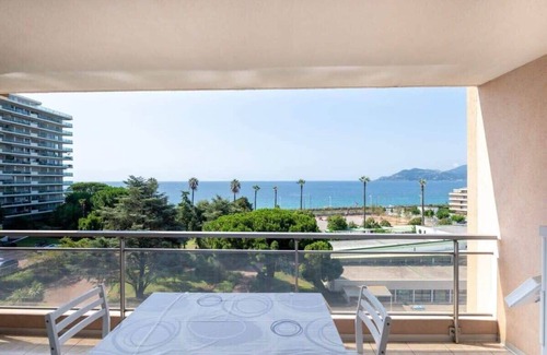 Cannes La Bocca Apartment | C009 - Duplex avec vue Mer et Piscine