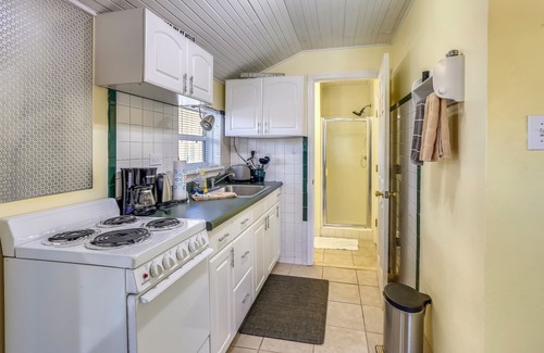 Madeira Beach House | C1-Sea Turtle Charming 1BR Cottage | Tasteful décor | Just steps to the beach!