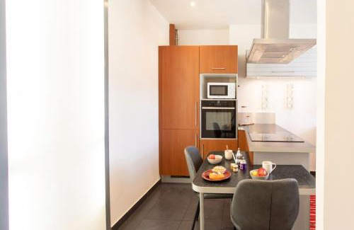 California - Pezou Apartment | C10 - 3P 10 min Palais Festivals & Sea - AC & Parking