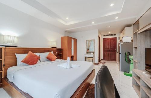 Nai Harn Apartment | C199 Condo 1BR Walk to Lake, Beach, Bars & Market