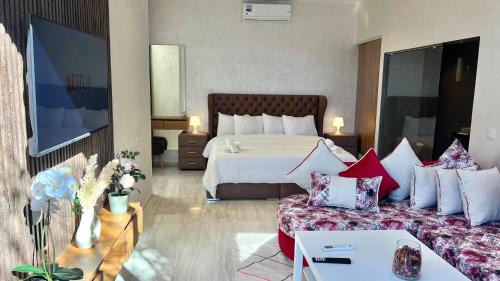 Aghouatim Villa | C3 Villa Prestige Atlas , Piscine Privée et Jardin Méditerranéen