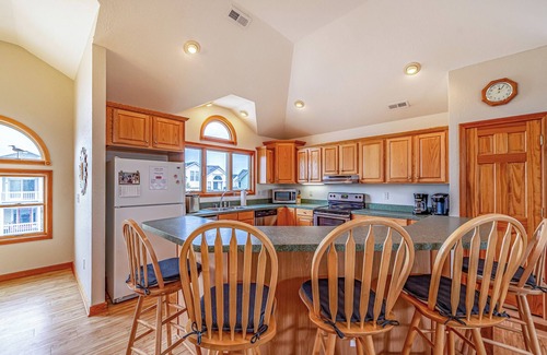 Ocean Sands House | C7460 Paws and Reflect. Private Pool, Hot Tub!
