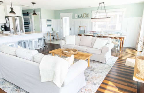 Carova Beach House | C9039 Bear Inn OBX. 4X4 Area, Wild Horses, Oceanfront, Hot Tub!