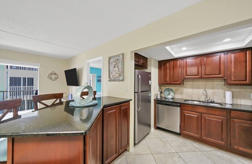 Siesta Key Condo | CA 205N Crescent Arms On Siesta! Beach front property. Fully equipped 2-bed/2-bath Florida