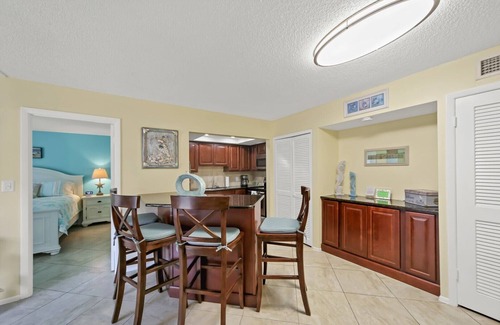 Siesta Key Condo | CA 205N Crescent Arms On Siesta! Beach front property. Fully equipped 2-bed/2-bath Florida