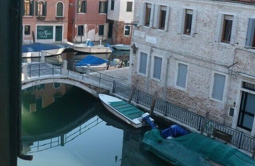 Dorsoduro Apartment | CA 'DEL PONTE - bright apartment with stunning views over the canal